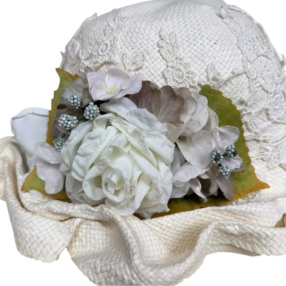 Elegant Vintage Cream Straw Hat with Floral Accent, One Size - Picture 2 of 7